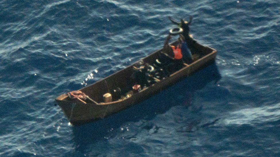 イタリア沖で移民船が沈没、41人が死亡か - BBCニュース