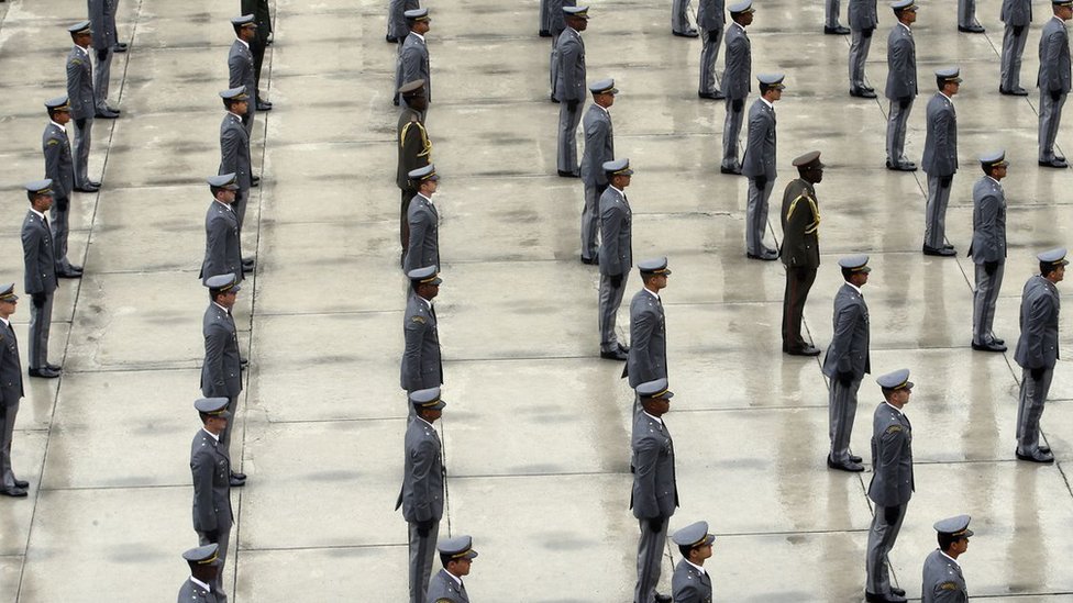 As pensões e os bilhões da família militar