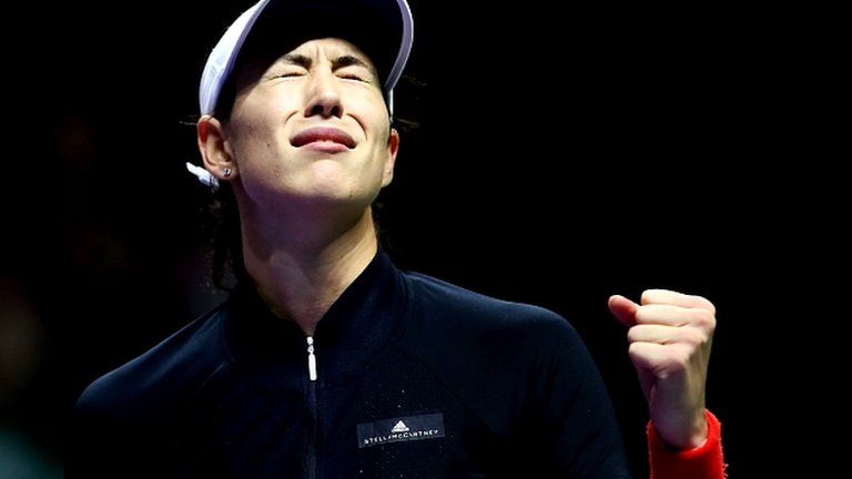 Muguruza & Pliskova win openers at WTA Finals