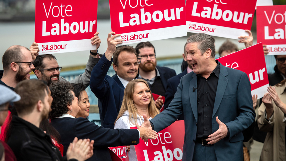 Labour aims for No 10 after Tories suffer heavy local defeats