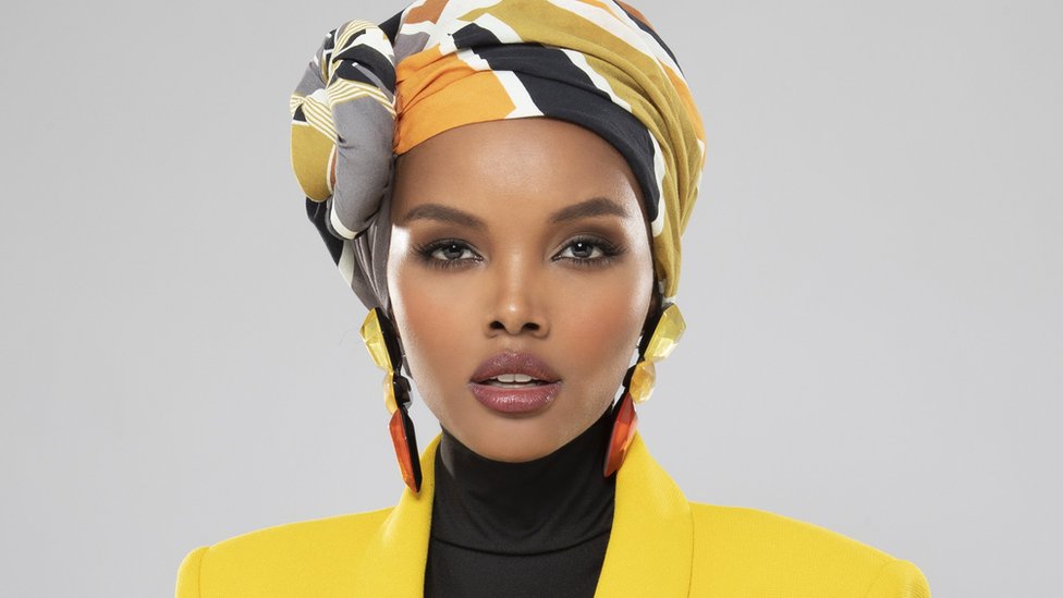 Uch uchun bir porno Men bir talabani onlayn porno bilan aldadim.