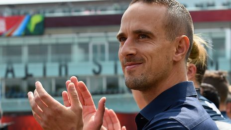 England coach Sampson signs new deal