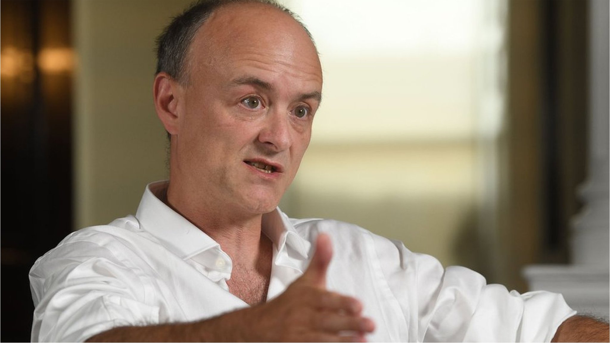 英首相、「死ぬのは80歳以上」とロックダウンに反対か 元顧問の単独