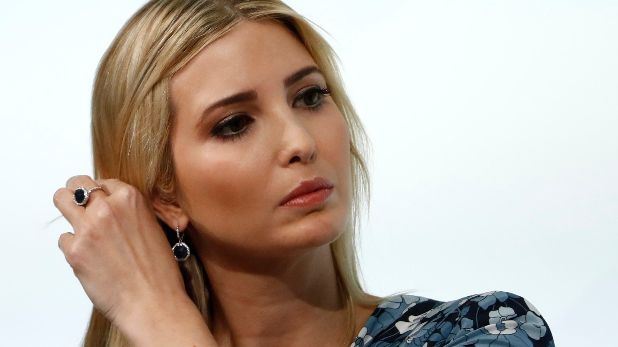 その他 IVANKA Ivanka Trump forced to defend father at G20 women's summit - BBC News