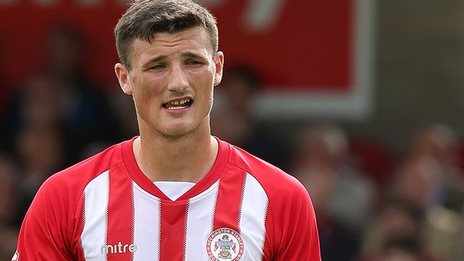 Pearson signs new Accrington deal