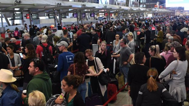 وشددت المطارات الاسترالية اجراءاتها الأمنية واضطر المسافرون للانتظار في صفوف طويلة