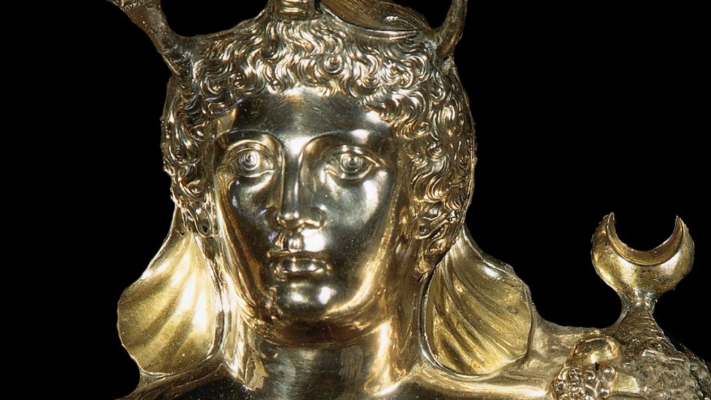Rainhas Trágicas - Mulheres, Guerreiras, Soberanas - Busto de Cleópatra  Evérgeta (ca. 165/160 a.C. - 101 a.C.), mais conhecida como Cleópatra III,  rainha do Egito, encontrado nas profundezas do oceano, em 2015