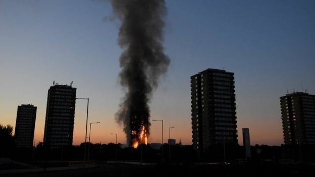 حريق ضخم يلتهم برجا سكنيا مكونا من 27 طابقا غربى العاصمة البريطانية