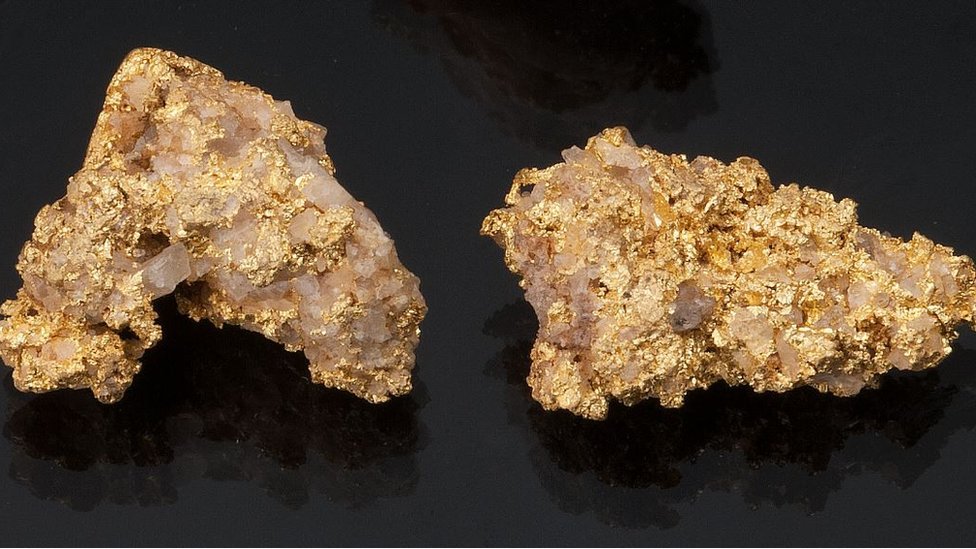 Pepitas De Minas De Ouro. Objeto De Mineração De Minério Precioso