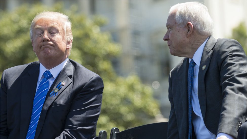 Trump junto a Sessions