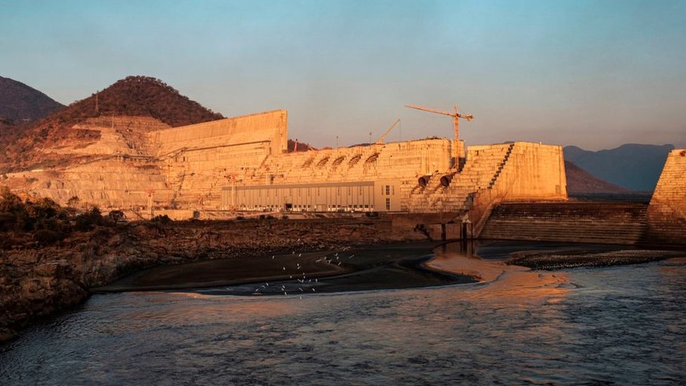 Vaginal oqishni yutadi