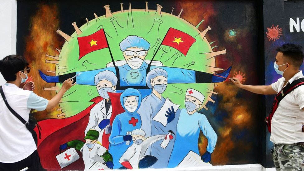 Tranh cãi quanh đoàn tình nguyện 'chi viện cho TP HCM' chống Covid-19 - BBC  News Tiếng Việt