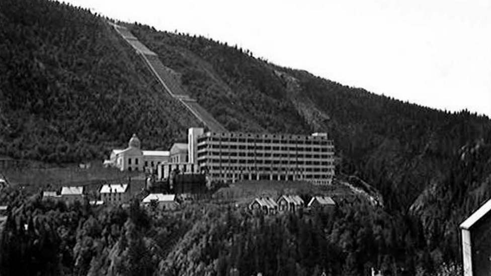 La planta de energía hidroeléctrica Vemork, en Rjukan, Telemark, Noruega.