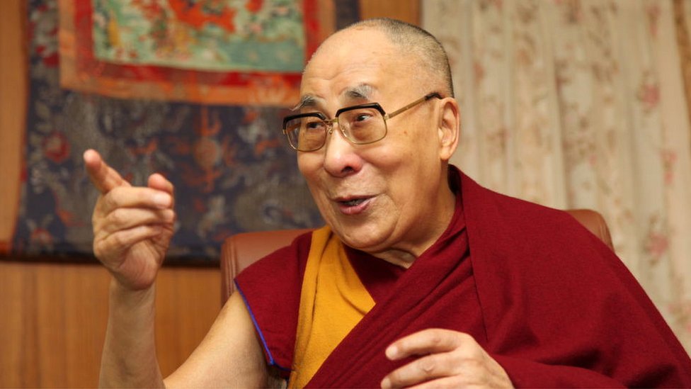 Концлагерьдегі түрмедегі порнофильмдер Трусикидегі жетілген әйелдердің жалаңаш суреттері