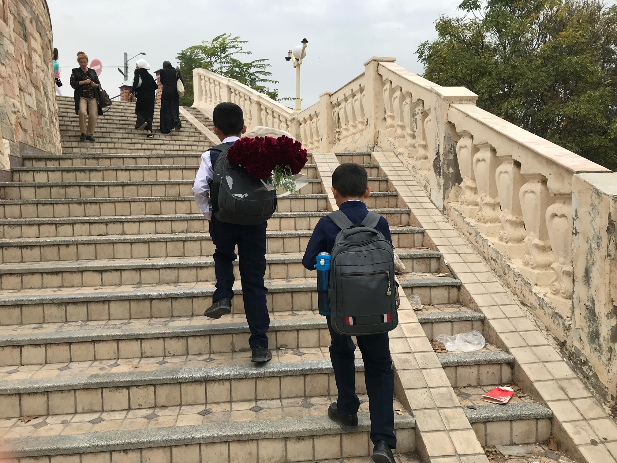 Oqituvchi talaba uchun striptiz raqsga tushadi Oqituvchi talaba uchun striptiz raqsga tushadi