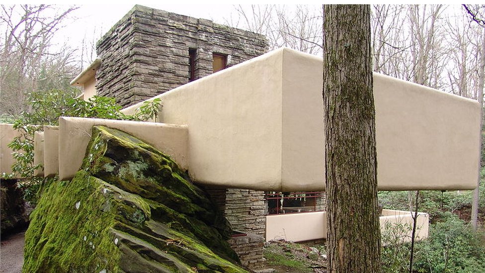 A polêmica casa sobre uma cascata considerada a 'melhor obra de