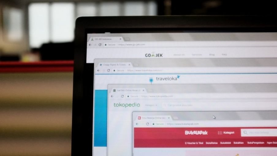 Porno suratlar sikish, sikish, sexy qiz sikish Tukli jinsiy olatni yalayotgan surat