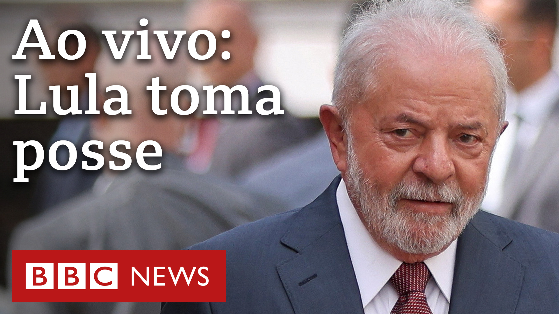 Lula assina termo de posse com caneta dada por apoiador em 1989