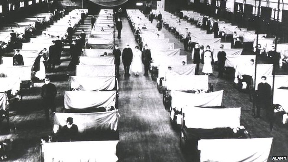 Gimnasio en EE.UU. convertido en hospital.