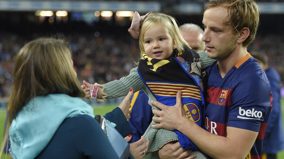 Ivan Rakitic con su familia