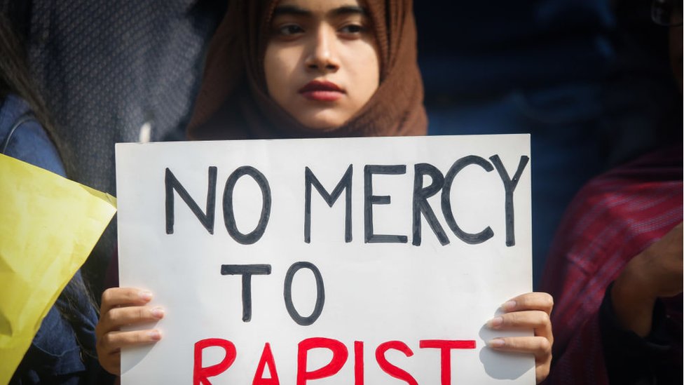 Katta yalangoch kokraklarning shaxsiy fotosuratlari