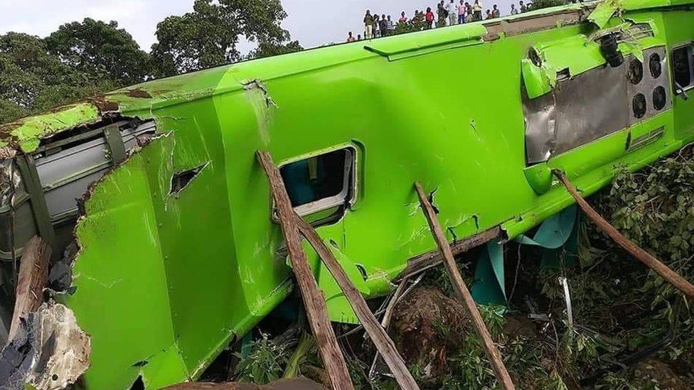 Turli xil pozalarda yalangoch qizlarning fon rasmlari Porno video hd 720p