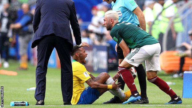 サッカーW杯】ブラジル、ベスト8進出 メキシコを2-0で撃破 - BBCニュース