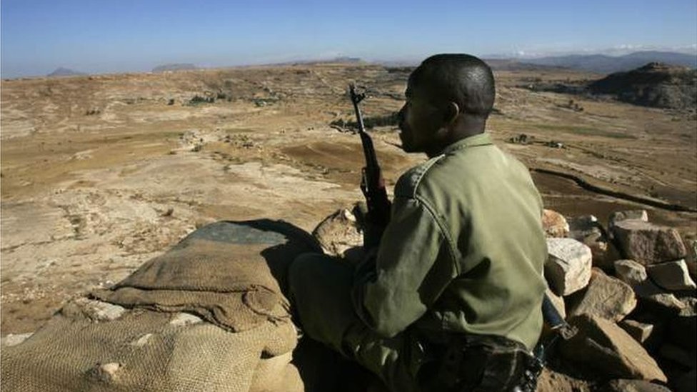 Libos kiygan kokrakli ayollar bilan porno