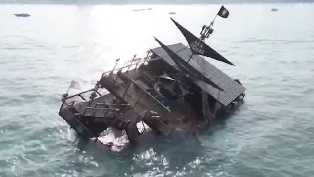 Floating pirate restaurant sinks off Thailand coast