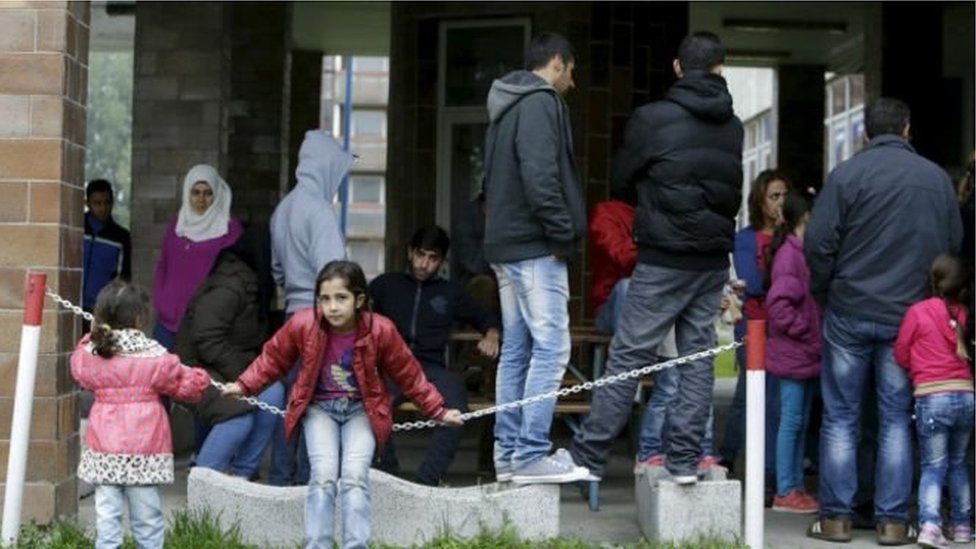 تنص قواعد الاتحاد الأوروبي على أن يتقدم اللاجئون بطلب اللجوء في أول بلد أوروبي دخلوه