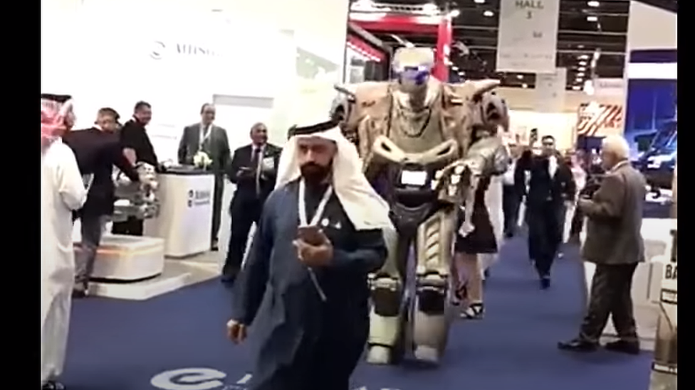 King of Bahrain robot bodyguard: Hamad bin Isa Al Khalifa, Emir of Bahrain  enta Dubai wit Titan di robot as bodyguard? Dis na di tori behind di video  - BBC News Pidgin
