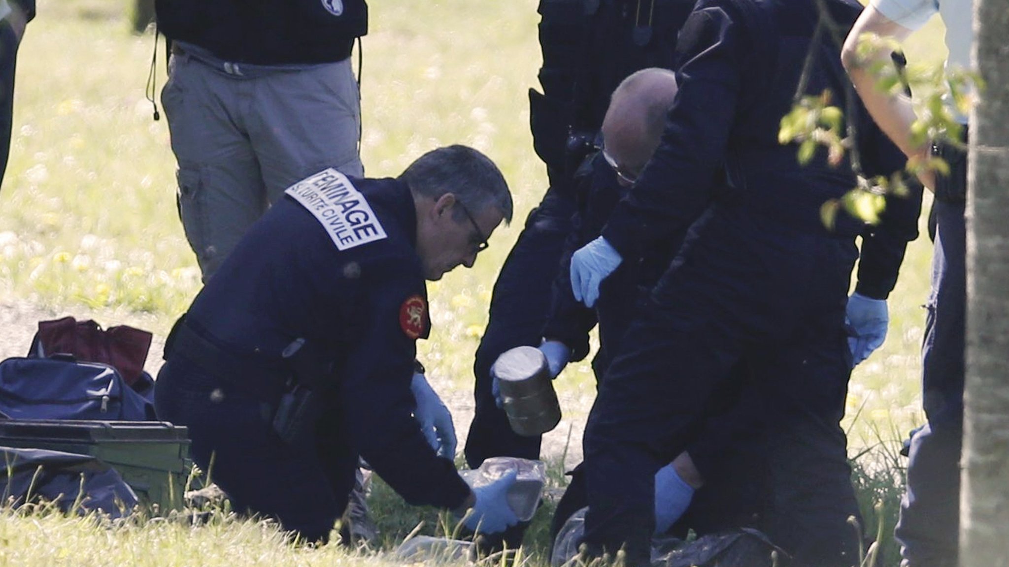 Eta disarms: French police secure weapons near Bayonne
