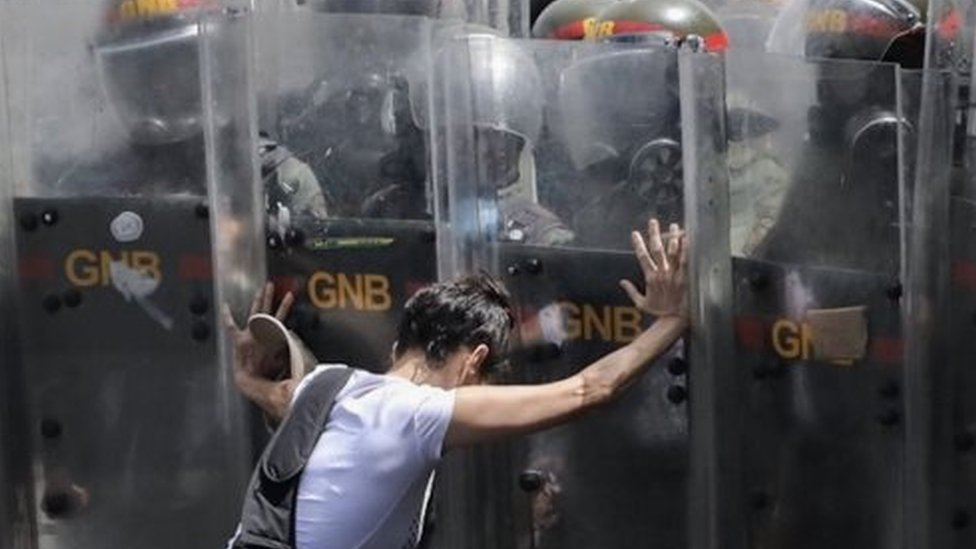 '¡Qué cese el asedio a Venezuela!', reclama Maduro a la OEA