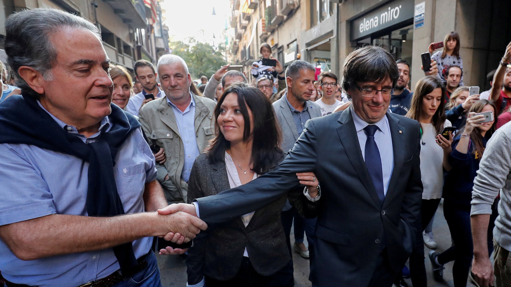 Catalonia independence: Puigdemont 'could run if not in jail'