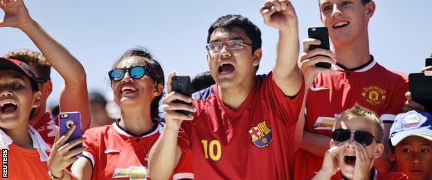 Manchester United and Barcelona fans