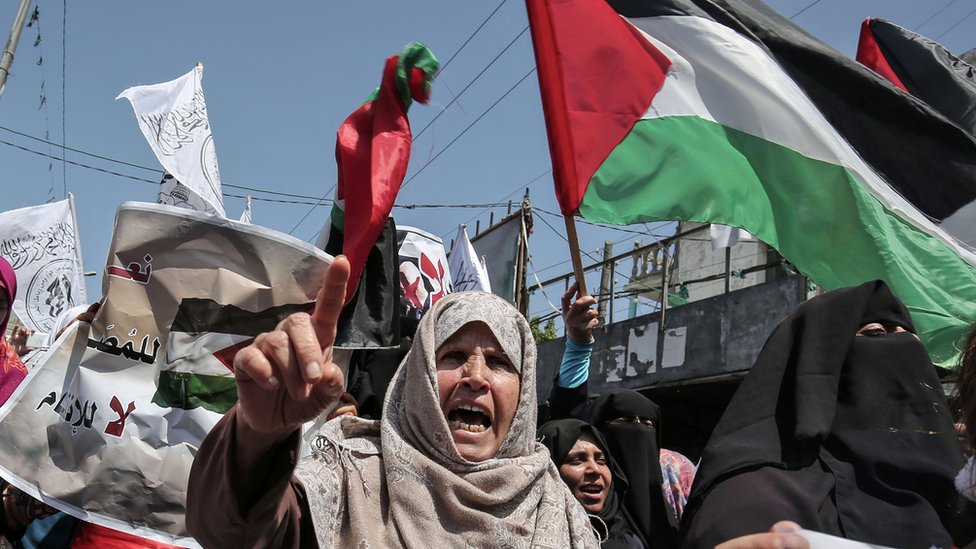 متظاهرون مؤيدون لحركة حماس في غزة