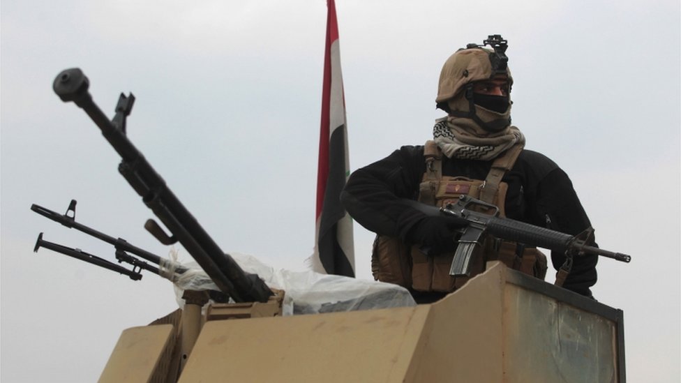بدأت القوات العراقية مدعومة من قبل القوات الأمريكية في أكتوبر/تشرين الأول الماضي عملية موسعة لاستعادة الموصل