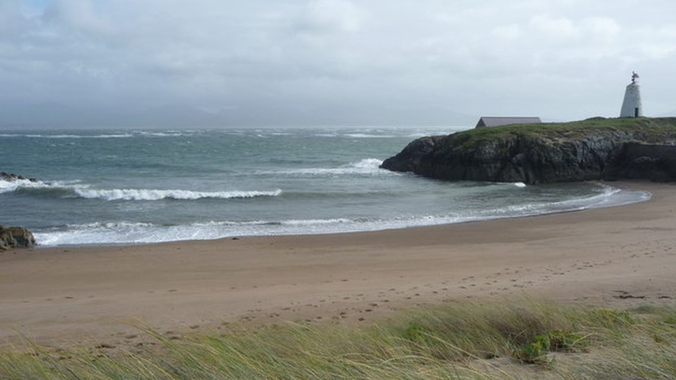 Six rescued from broken-down speedboat off Llanddwyn Island
