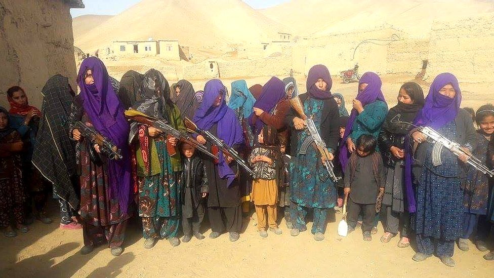 Oyoqlarning fotosurati yuborildi Jinsiy aloqa er xotinini sotdi