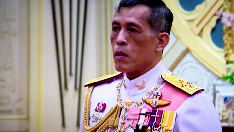 Thailand　タイ　プミポン国王と世界の皇族集合写真　額縁2枚 Thailand タイ プミポン国王と世界の皇族集合写真 額縁2枚
