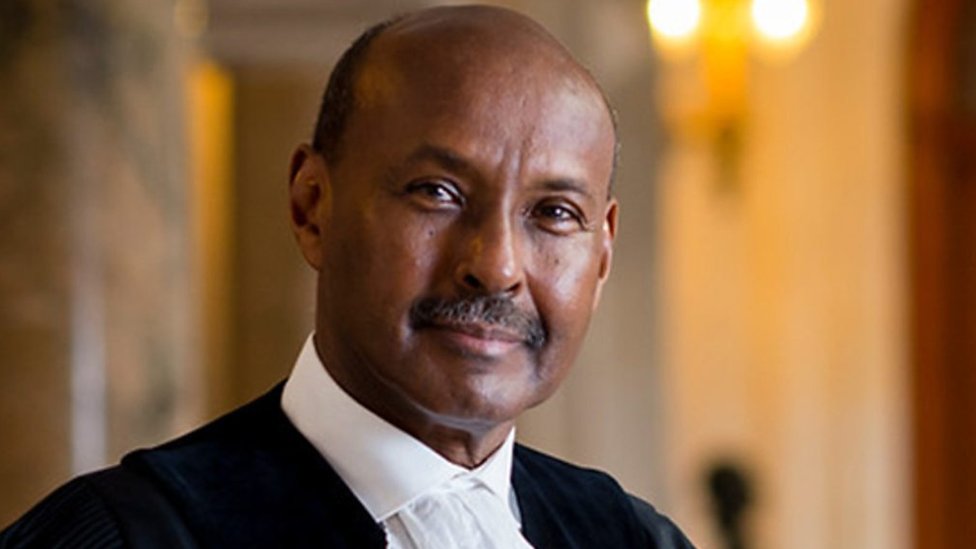 Pantolonsiz belanchakda