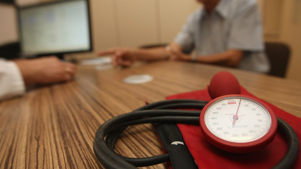 Semiz ayollar fotosurati bilan tanishish Odamlarning omma oldida masturbatsiya qilayotgani videolari