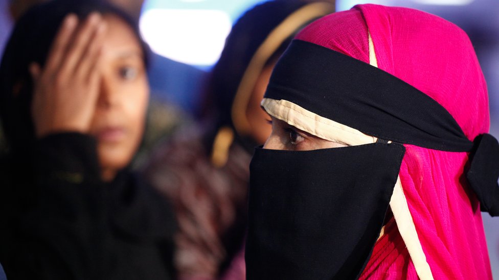 Fetish oyoqlari oq iflos paypoqlar