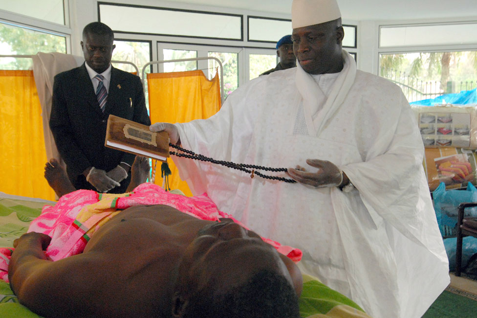 Yahya Jammeh mengibaskan Al Quran di atas pasien HIV pada 2007
