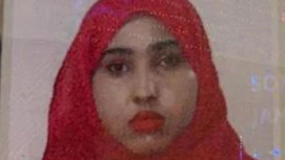 Kiyinish xonasida yapon pornosini tomosha qilish