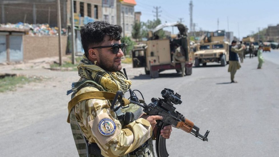 Onam qizi bilan rus pornosida ishtirok etadi Puma jinsiy aloqa