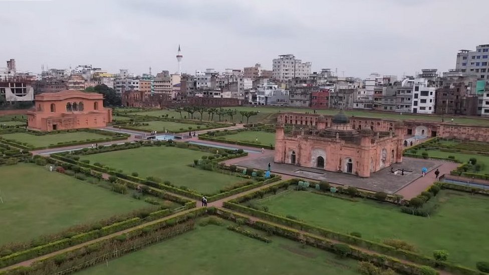 Xotinlar minoralar (uy qurgan fotosuratlar)