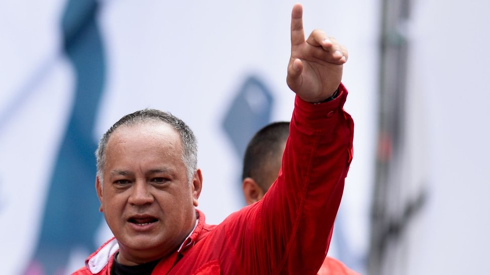 Manifestantes respaldan a militares que asaltaron cuartel venezolano