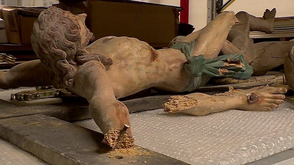 修復」で彫刻が台無しに スペインの教会で - BBCニュース
