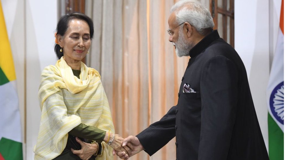 Porno otasi mast qizini sikadi